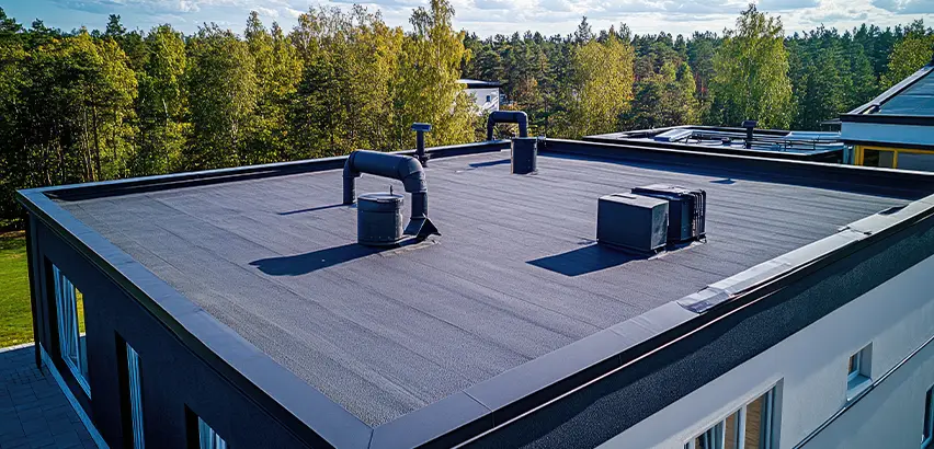Professional Flat Roof Replacement Services in Waukegan, IL